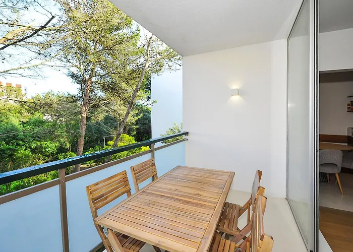 Hibiscos Balcony - *